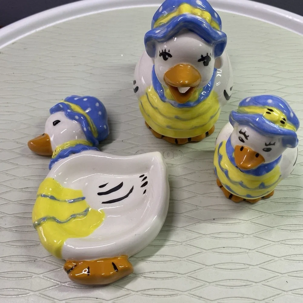 Vintage Set-4 Ceramic Ducks Wearing Bonnets. Creamer,Spoon Rest,Toothpick Holder